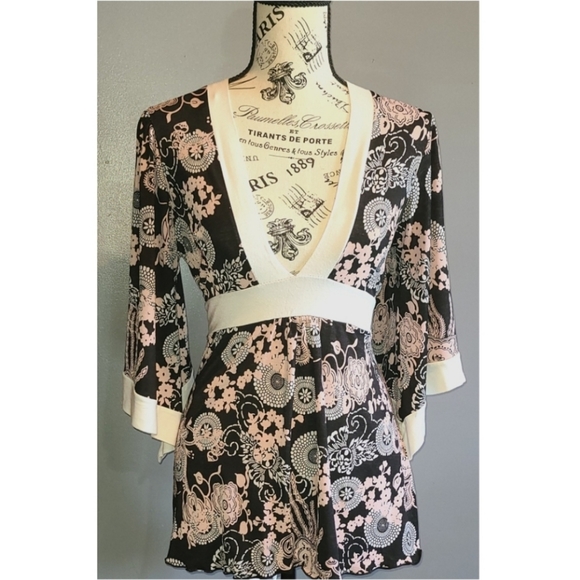 Cotton Club Floral Kimono Sleeve V-neck Top - Picture 2 of 5